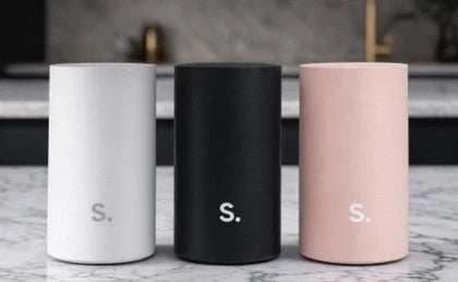 Fragrance Oil vs Essential Oil: What's Actually the Difference?