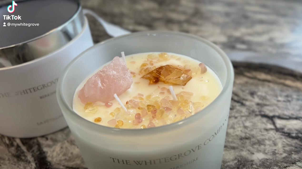 LA PETILLANTE ROSE CANDLE